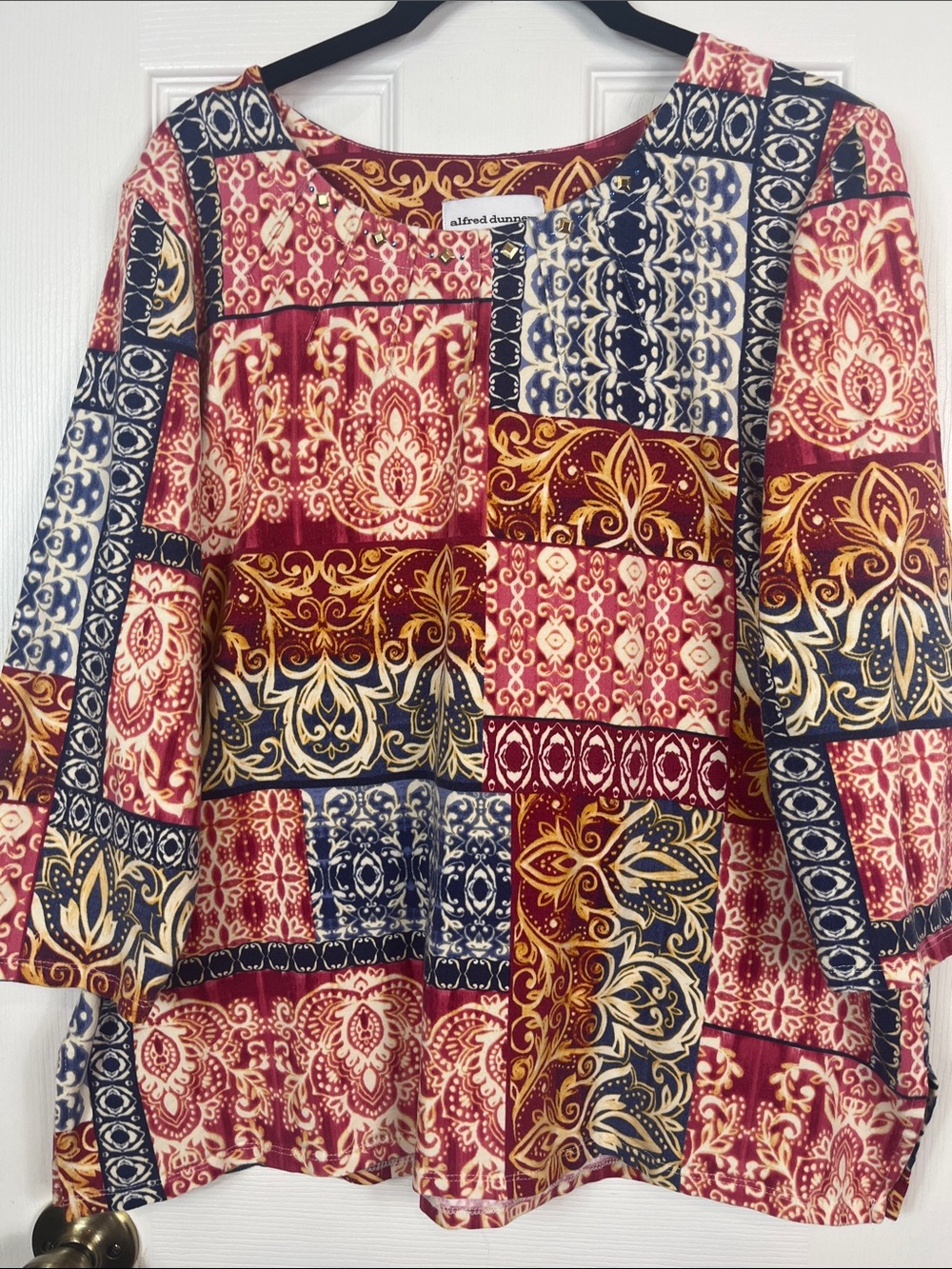 Alfred Dunner multi colored 3/4 length sleeves size large. 95% cotton.